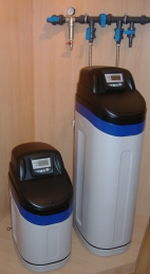 BlueSoft 50-es, és BlueSoft 100-as egyoszlopos, ioncserélős, központi vízlágyító készülékek.